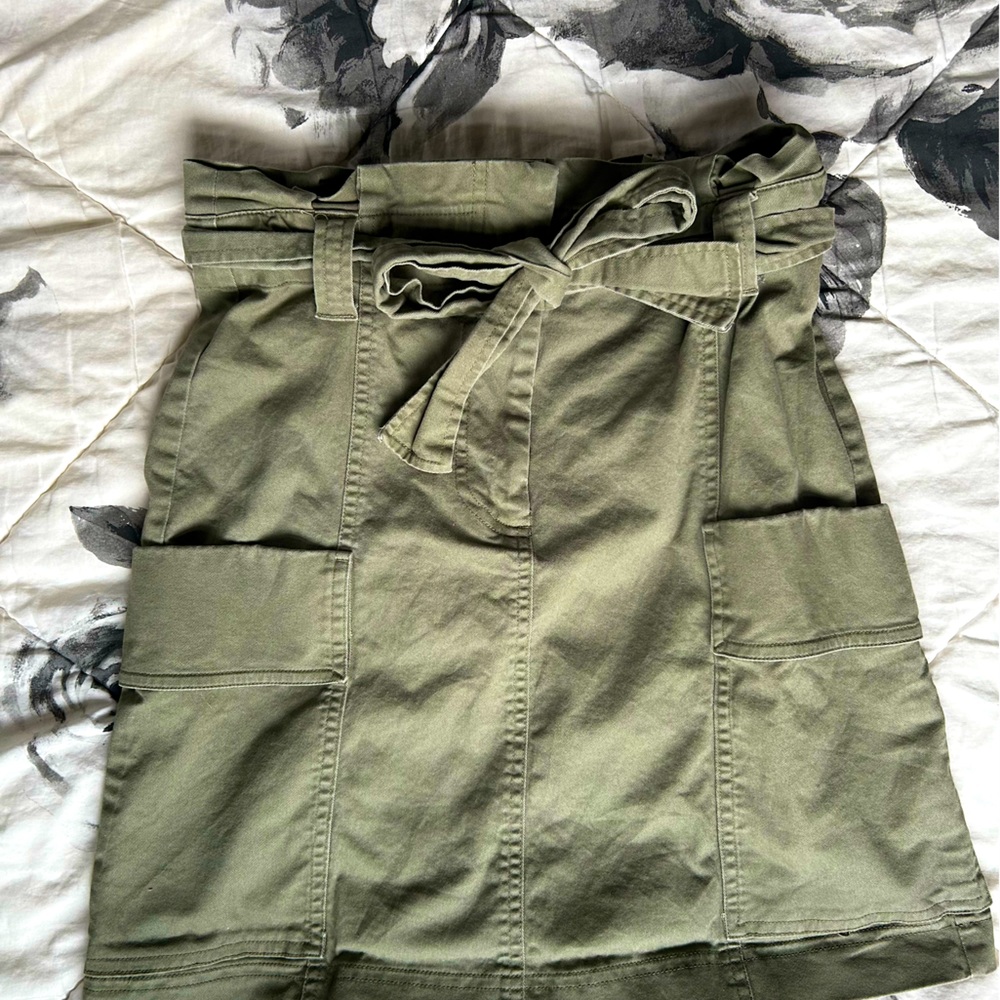 The Loft army green denim khaki short skirt with tie waist 💚